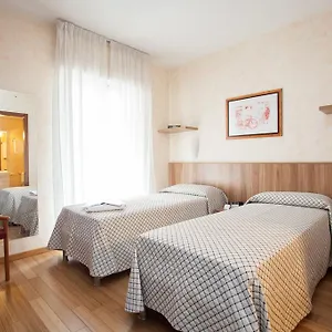 Desenzano 3* Milánó