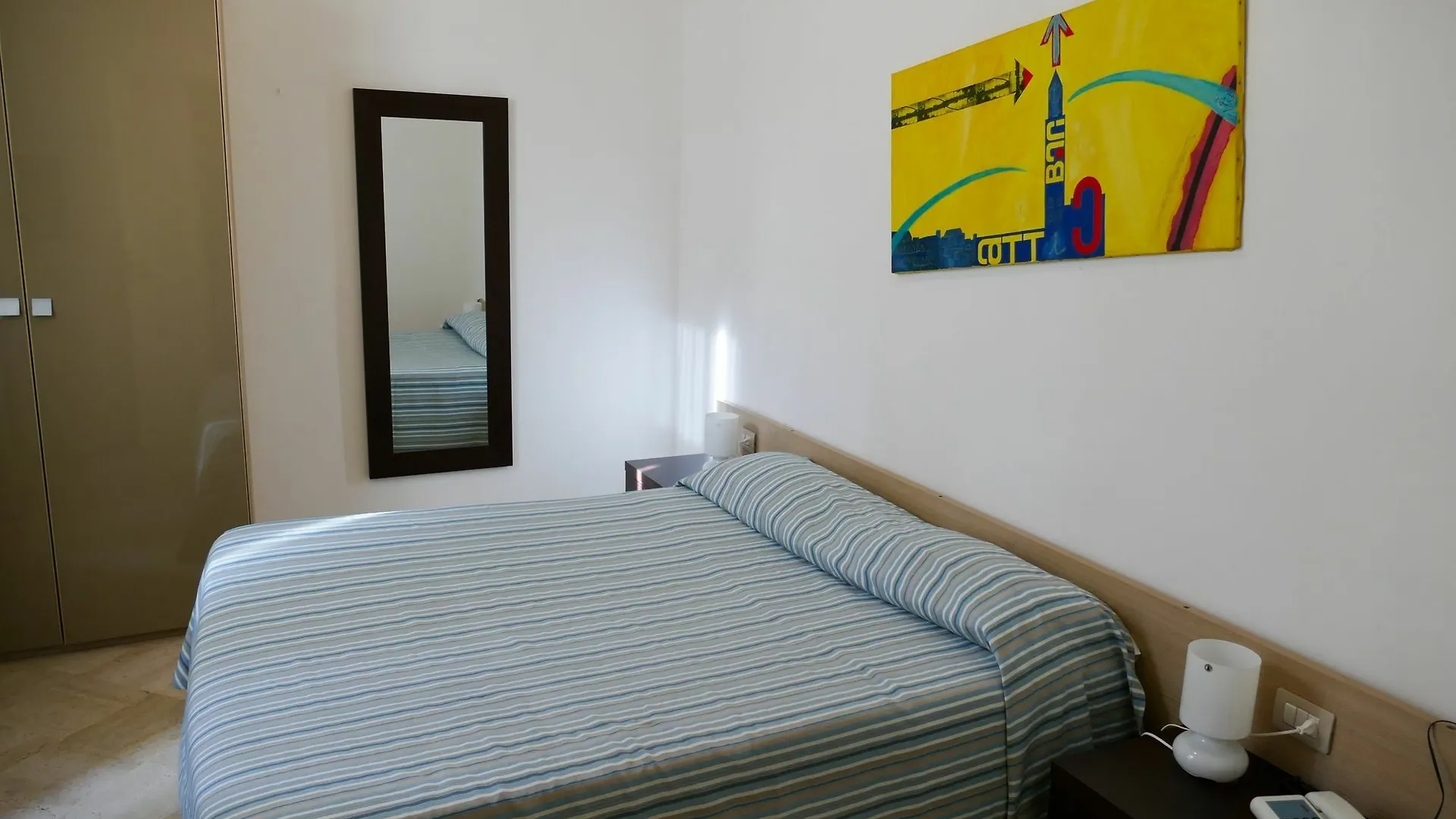 Visa Residence Bari 3*,  Italia